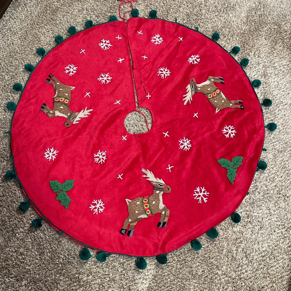 Hand Hooked Red Velveteen Christmas Tree Skirt Reindeer Snowflakes Pom Pom Trim